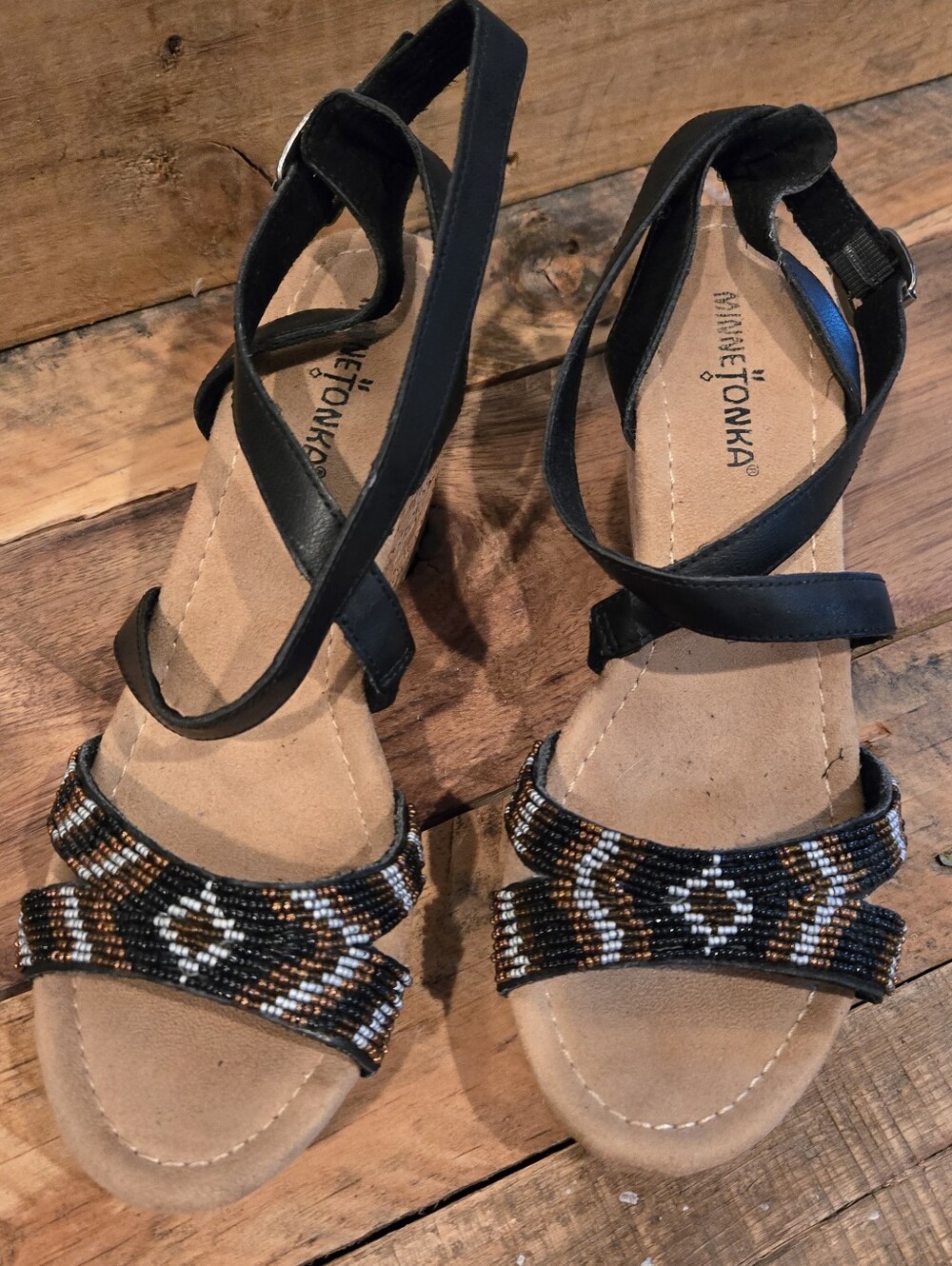 Minnetonka Black Strappy Beaded Platform Sandals Shoes Sz 9 Cork Sides